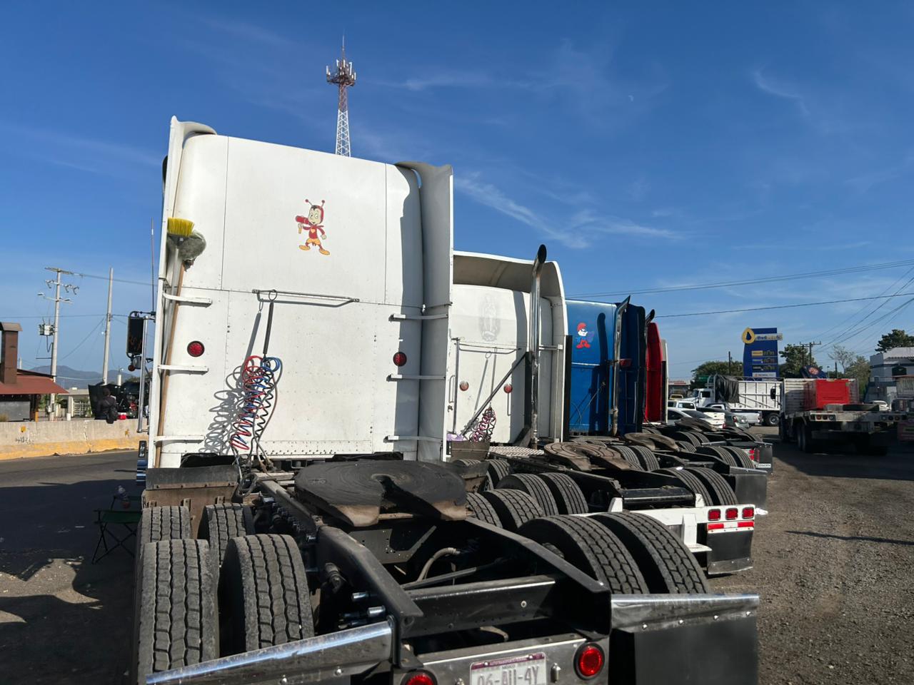 $!Transportistas se suman a manifestación de productores agrícolas en Sinaloa