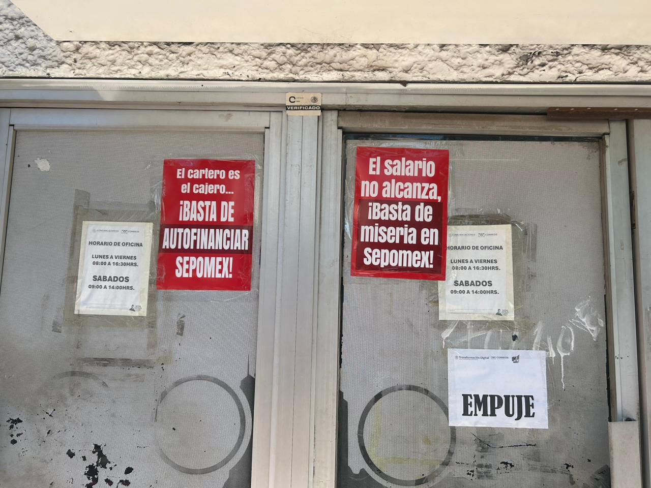 $!Trabajan carteros bajo protesta en Culiacán; exigen mejoras laborales