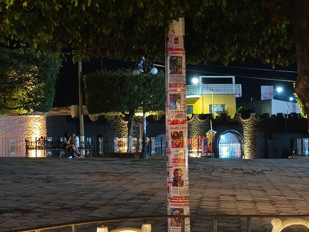 $!Colectivo Tesoros Perdidos Hasta Encontrarlos realiza pega de fichas de búsqueda en Rosario