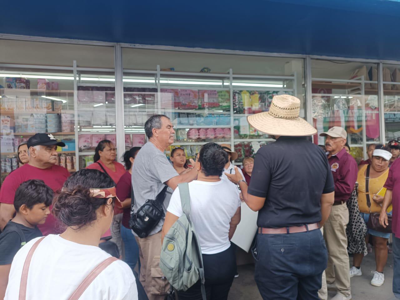 $!Marchan en Mazatlán para exigir al Gobierno terrenos para vivir