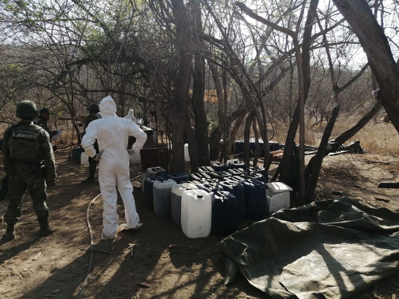 $!Ejército Mexicano asegura más de 2 mil litros de metanfetamina en laboratorios clandestinos en Sinaloa
