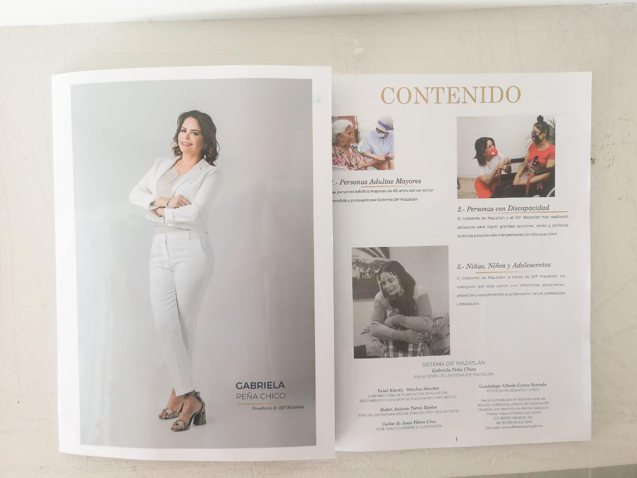$!Apenas al abrir la revista, hay una foto de sesión de la presidenta del DIF Mazatlán.