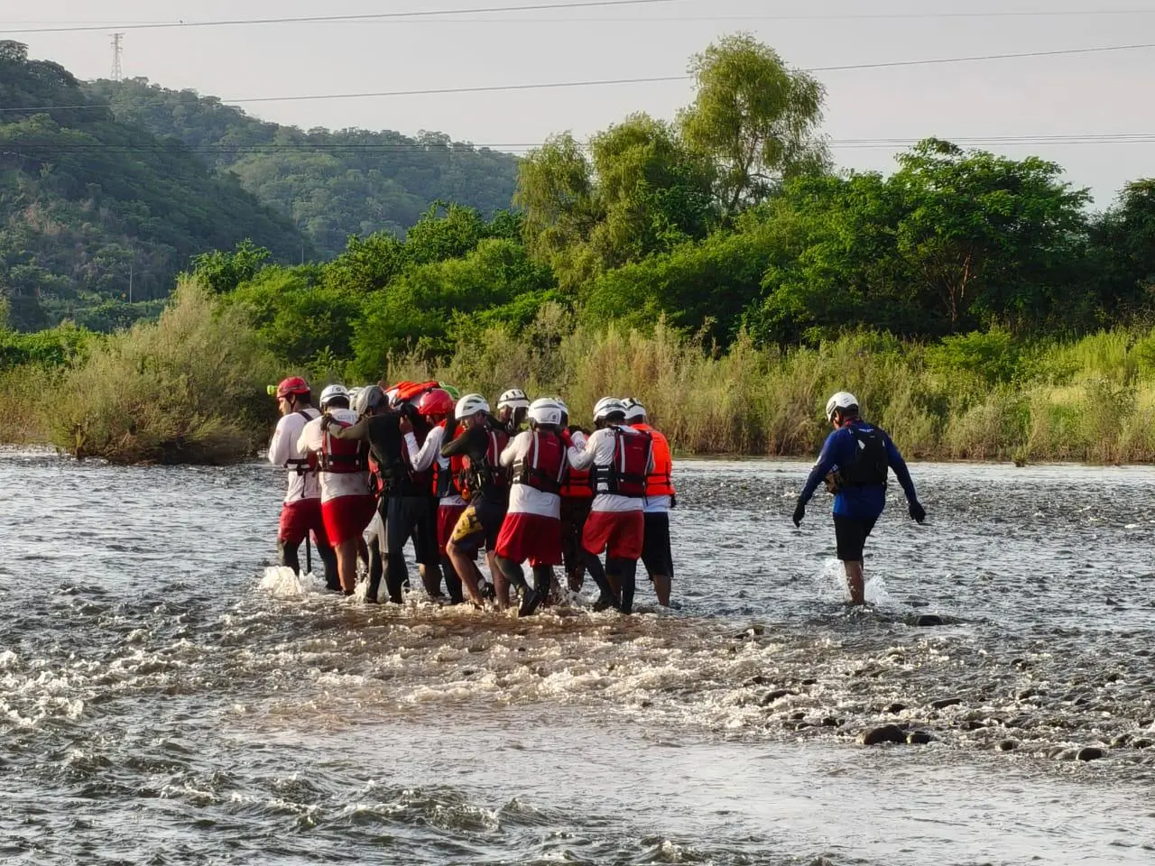 $!Capacitan a elementos de Protección Civil Rosario para atención en inundaciones y aguas rápidas