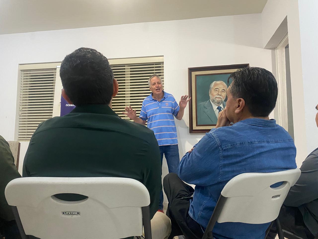 $!Xavier Velasco ‘robó el alma’ del náufrago que inspiró ‘Hombre al agua’