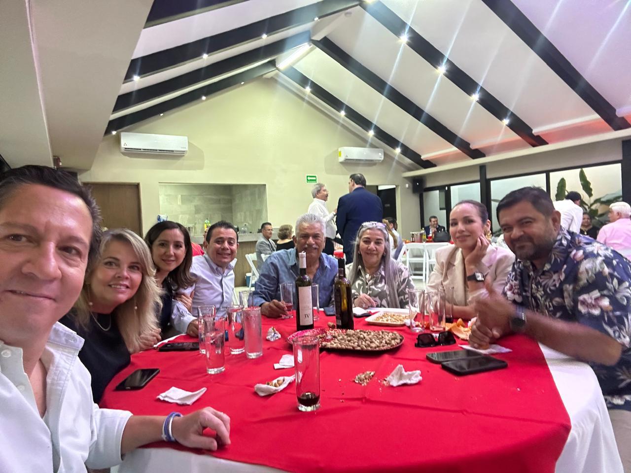 $!Luis Alfonso Gastelum, Patty de Gastelum, Bianca de Briseño, Roberto Briseño, Alfonso Padilla, Alejandra de Padilla, Elva de Maldonado y Samuel Maldonado.