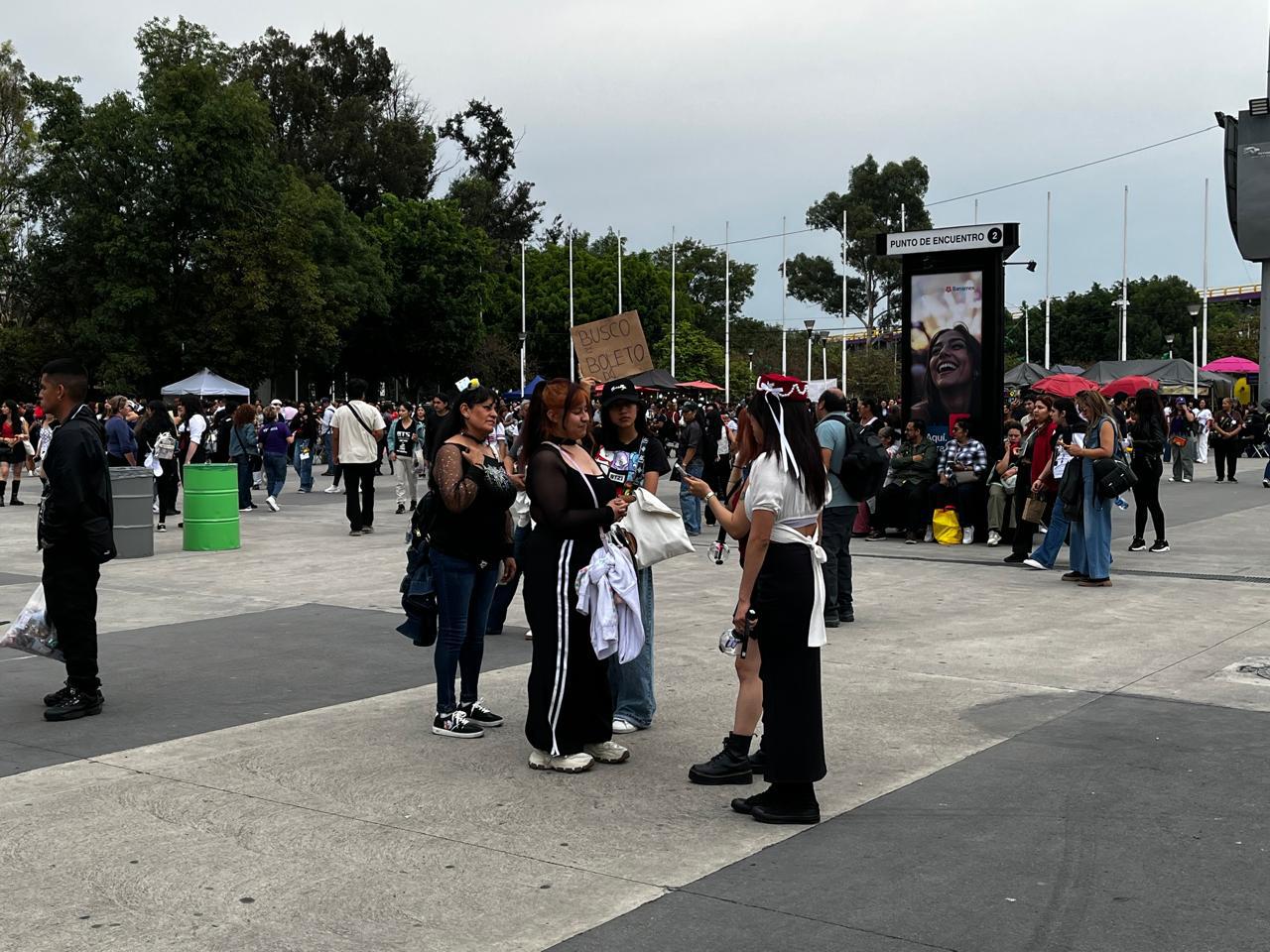 $!Segundo concierto de BTS en México: comienzan a llegar miles de Armys al Estadio GNP Seguros