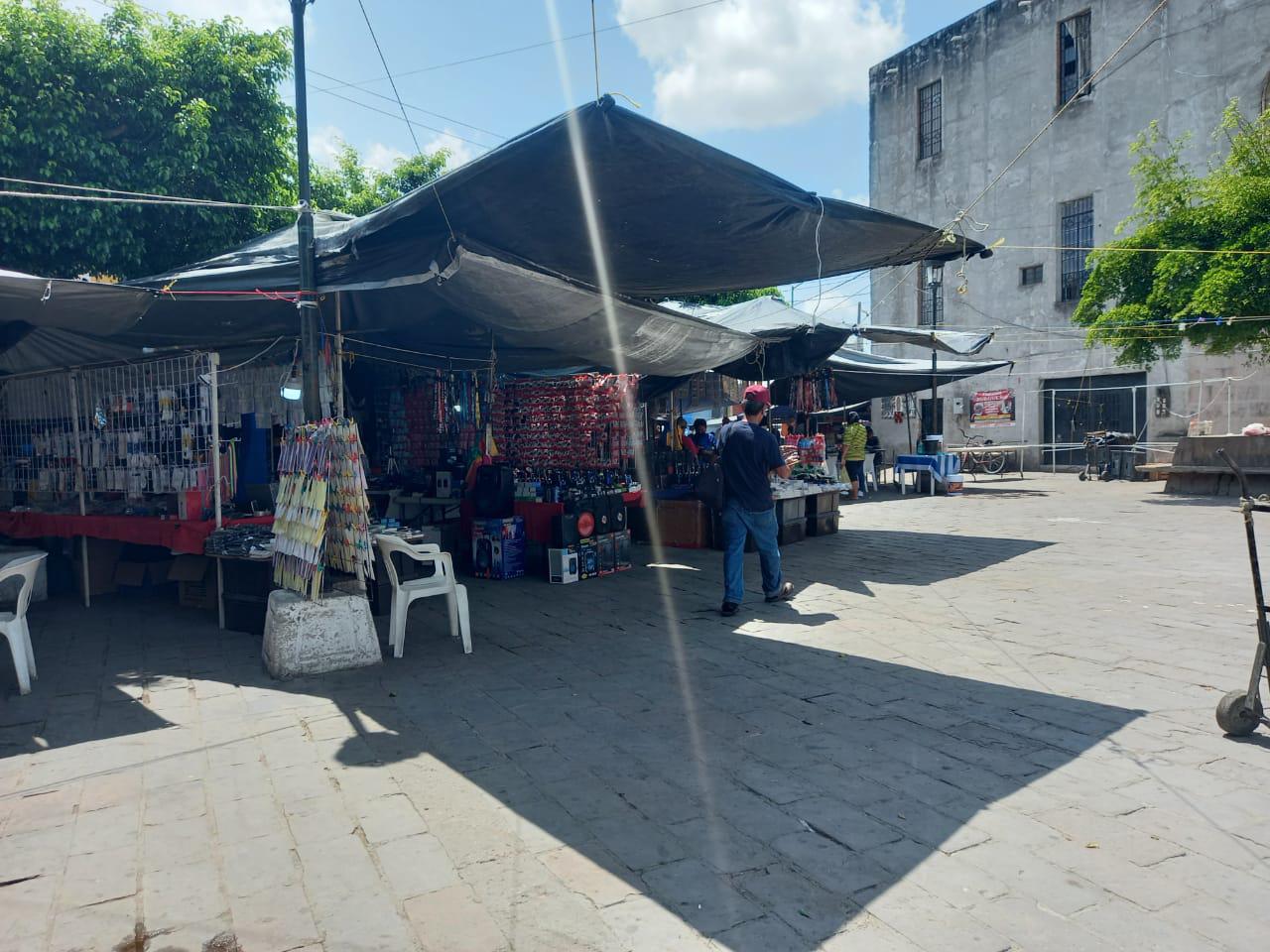 $!Tras protesta, vendedores ambulantes logran quedarse en la plazuela Ramón Corona, en Escuinapa