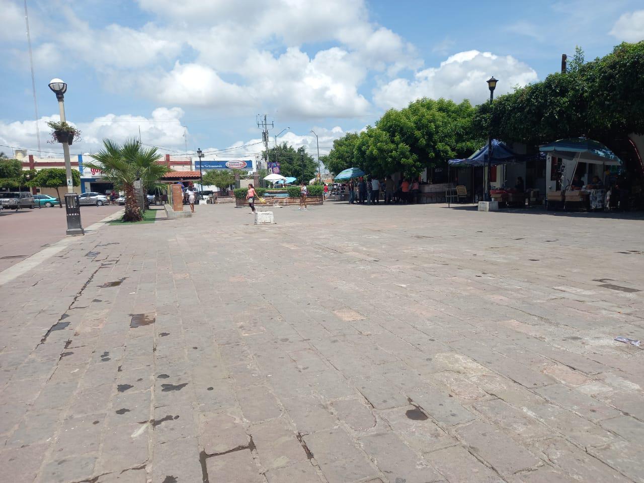 $!Tras protesta, vendedores ambulantes logran quedarse en la plazuela Ramón Corona, en Escuinapa