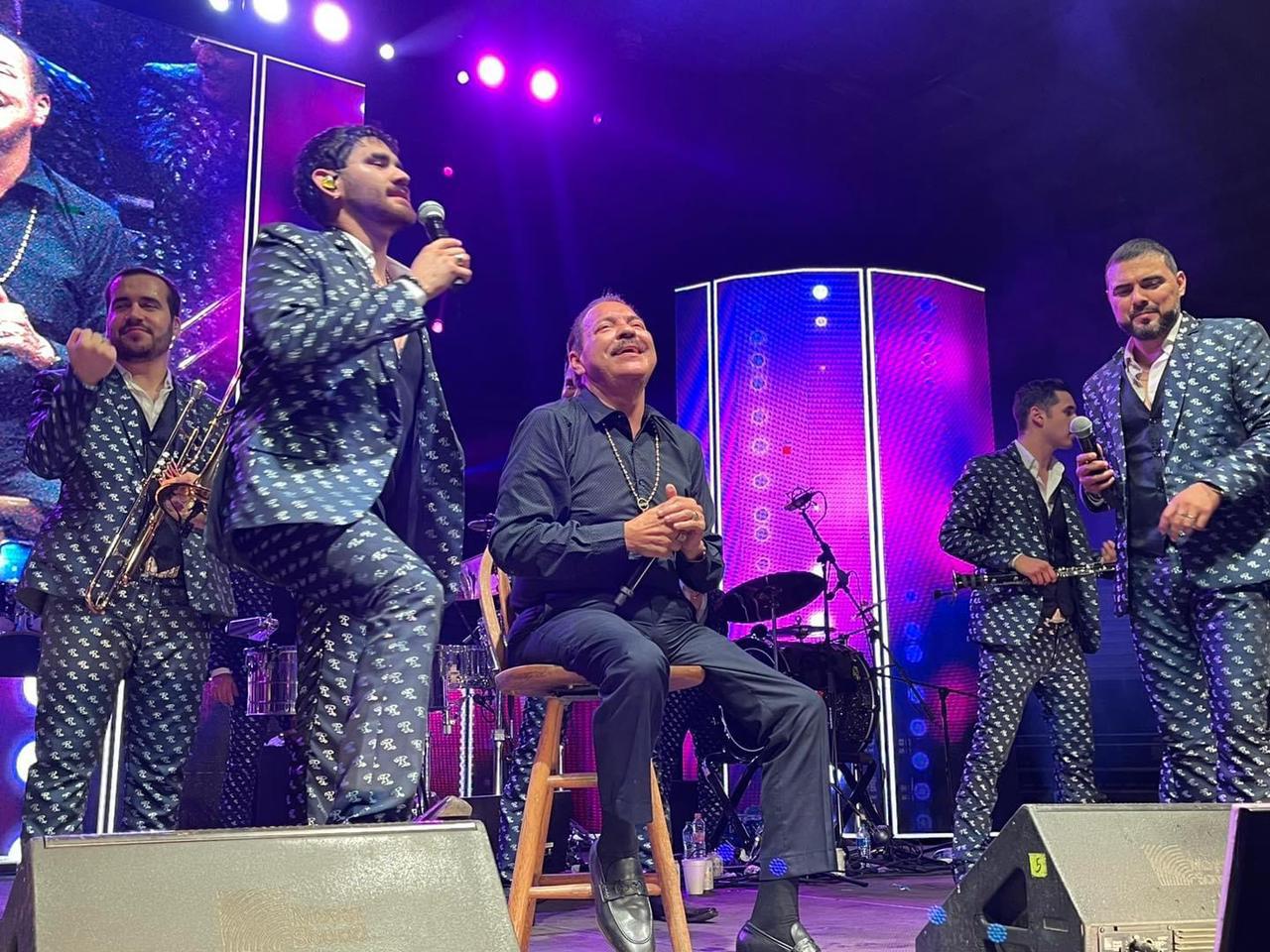 $!En Arcadia, Florida, dieron muestra del talento que une a Banda El Recodo y Julio Preciado.