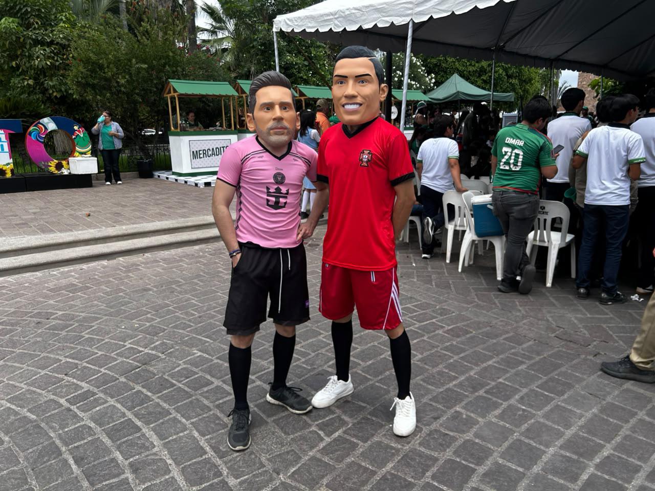 $!Al medio tiempo, celebra Mocorito entre cornetas y reguetón