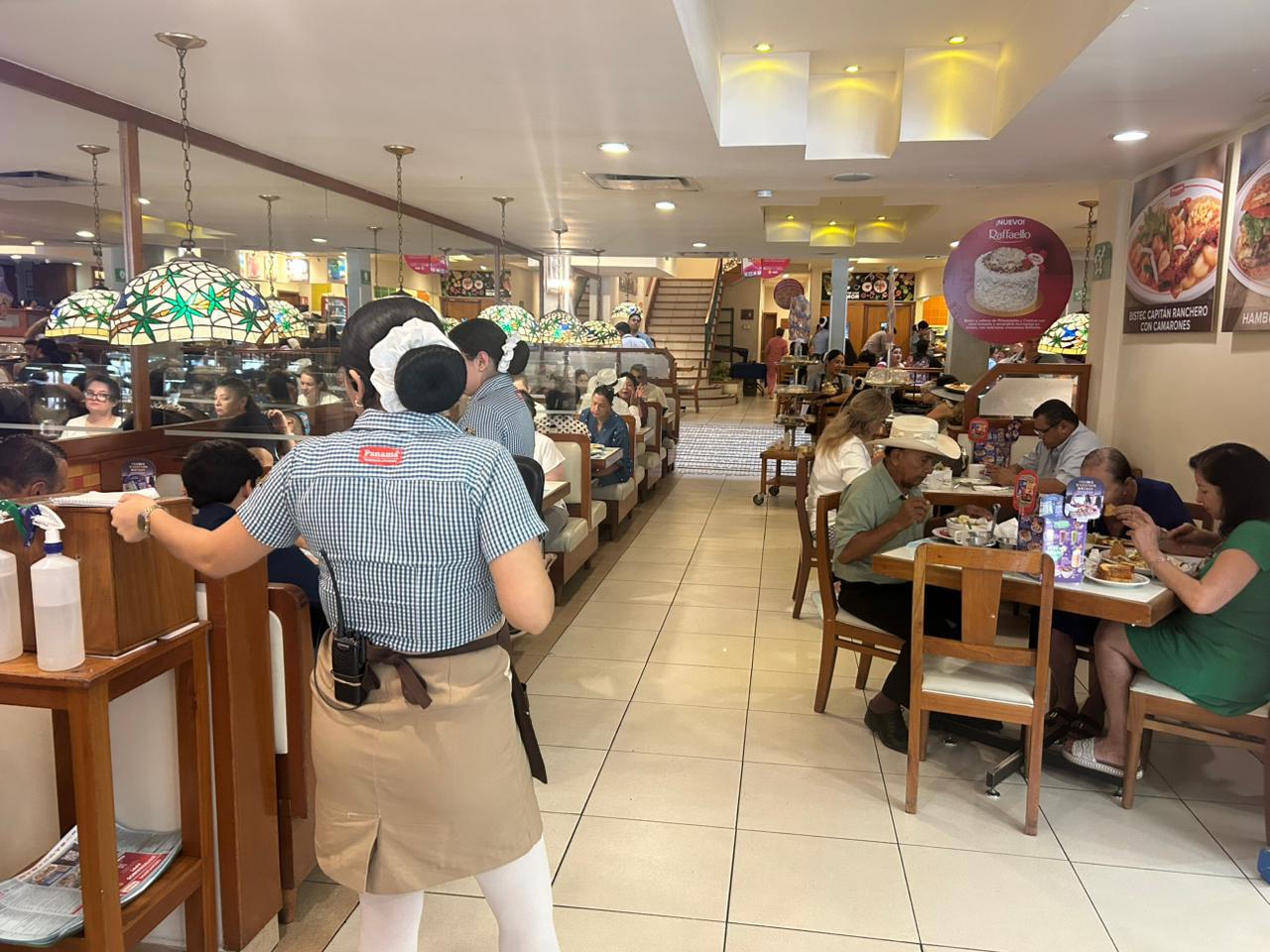 $!Celebran en Culiacán el Día del Padre en restaurantes y reuniones familiares