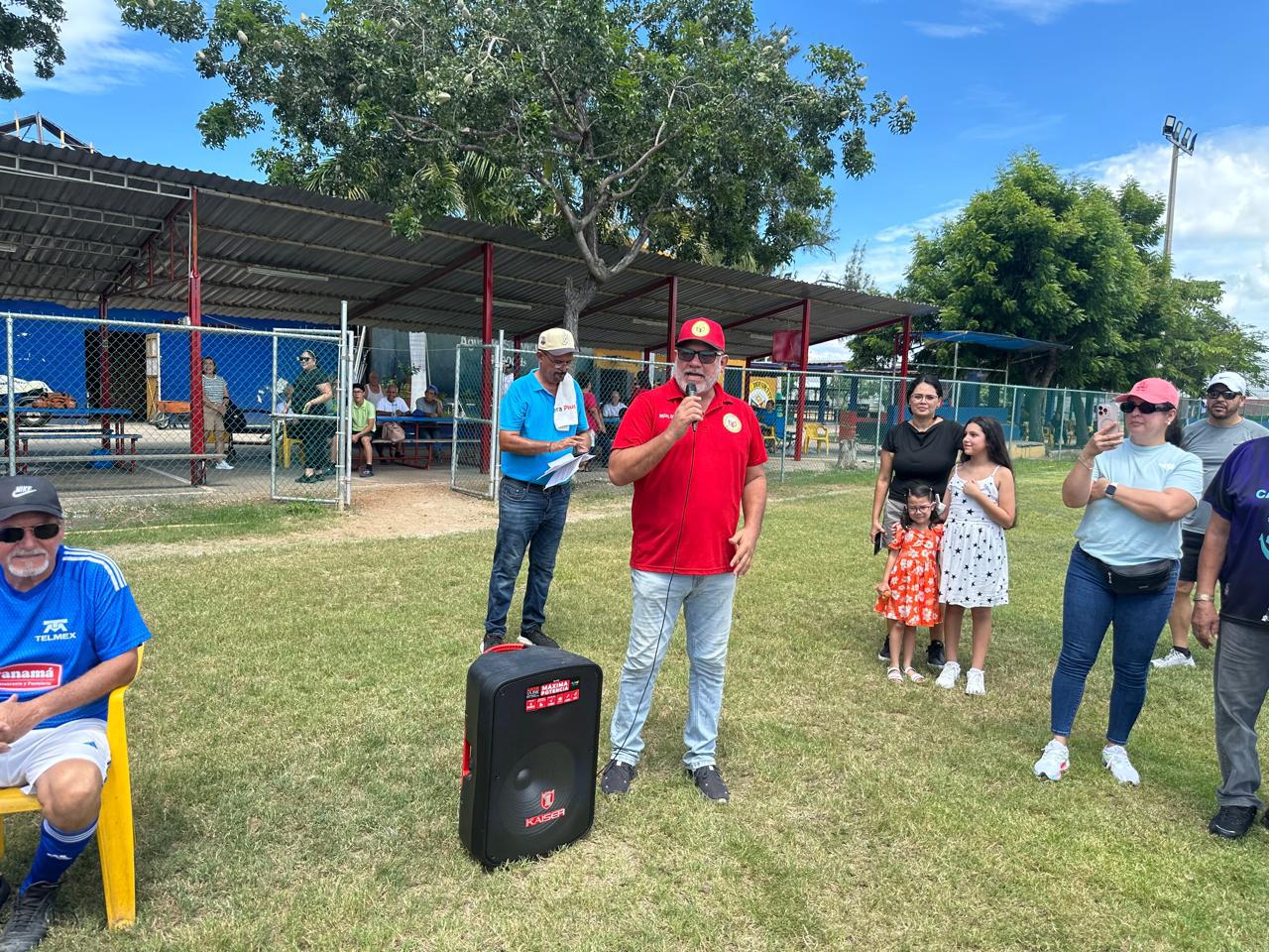 $!Arranca la temporada 2025 de la Liga 65 y Más del Club Muralla con emotivo homenaje a figuras del futbol veterano