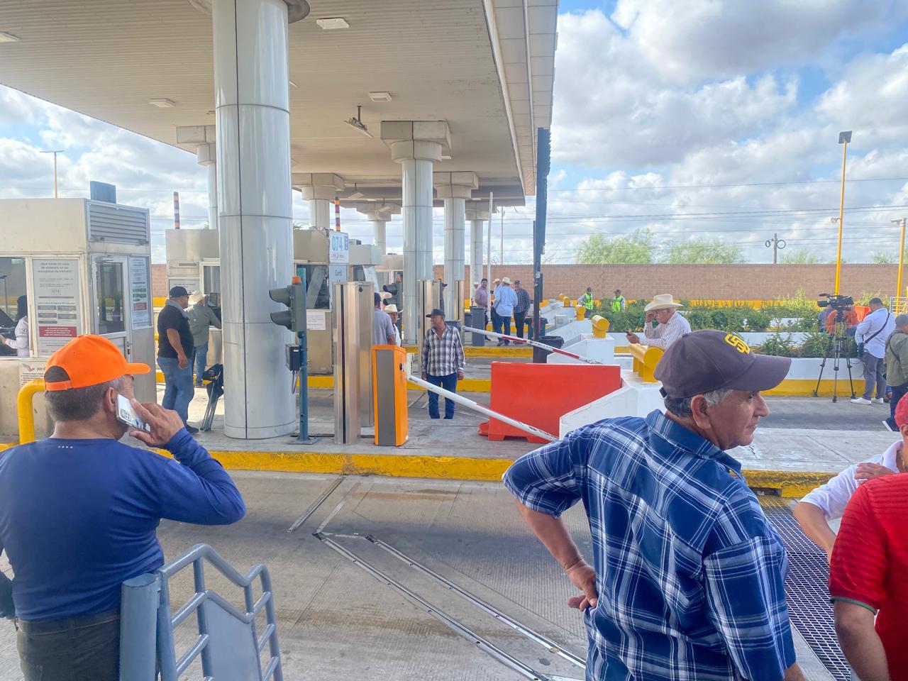 $!Campesinos bloquearán caseta de Cuatro Caminos, pero será parcial