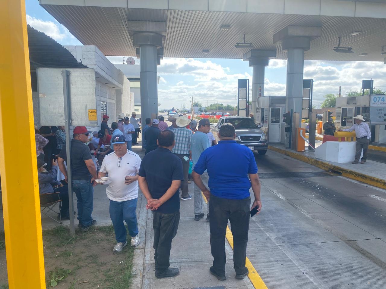 $!Campesinos bloquearán caseta de Cuatro Caminos, pero será parcial