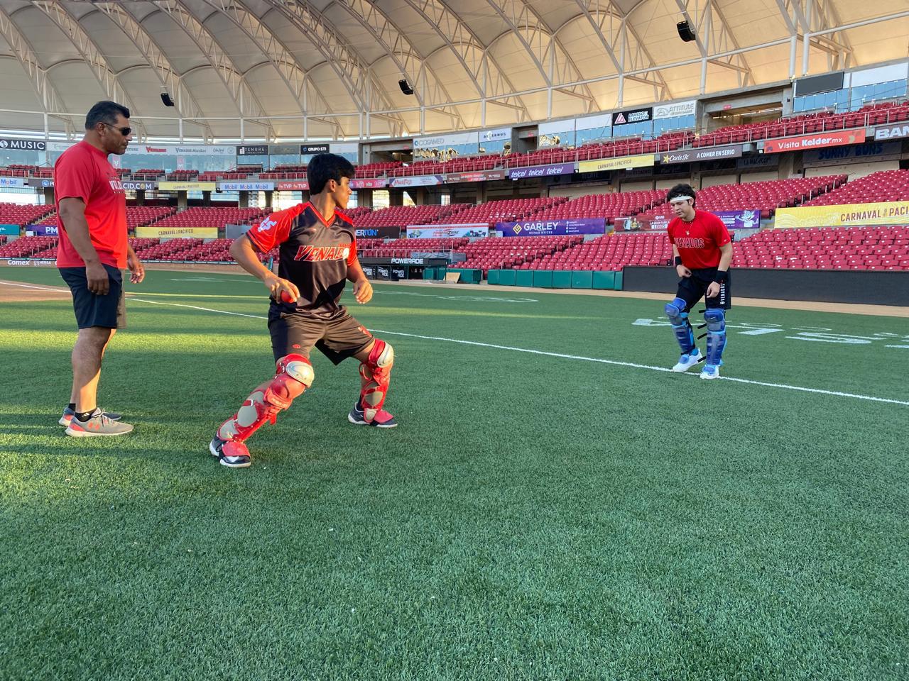 $!El sueño comienza: Cuatro peloteros de la Academia Venados firman profesional