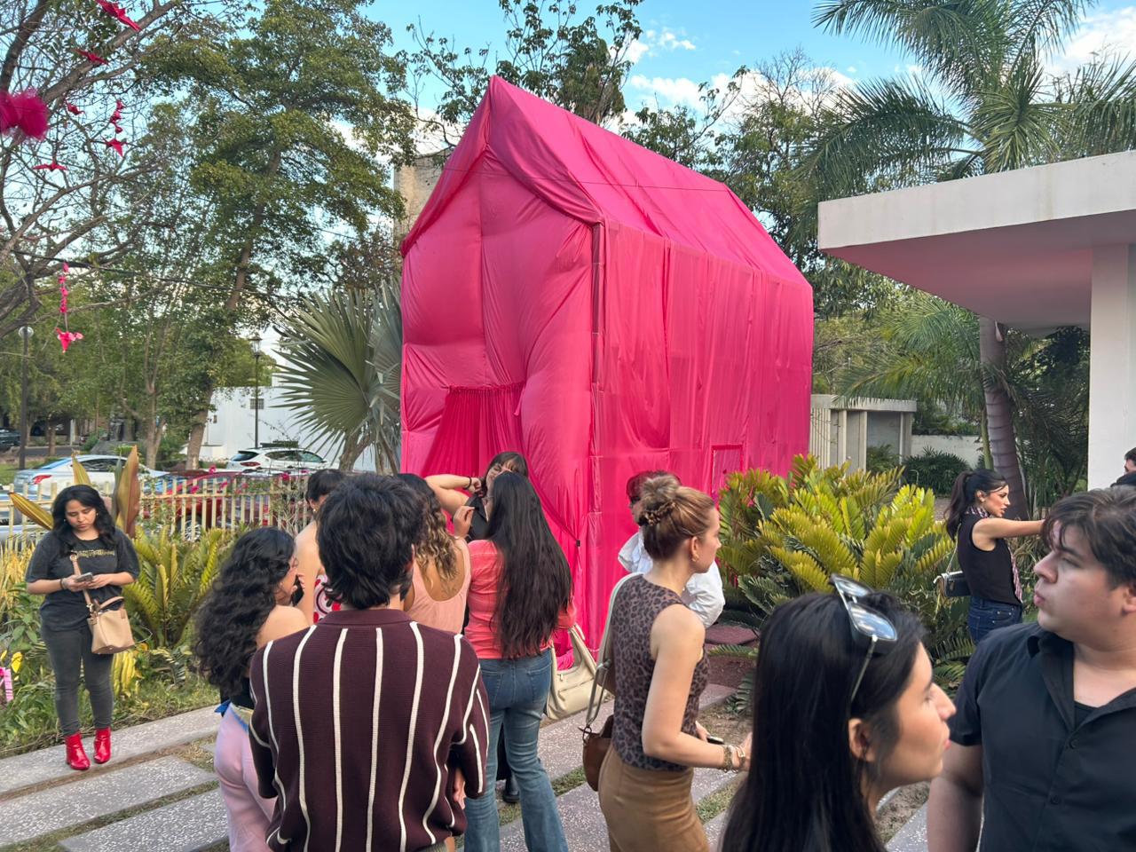 $!Inauguran en Culiacán la instalación Rosa Mexicana para reflexionar sobre la violencia de género