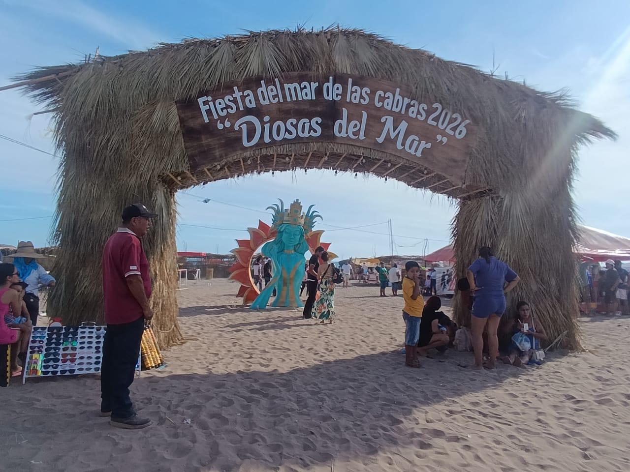 $!Fiestas del Mar de Las Cabras recibe hasta 40 mil asistentes en una noche y suma polémicas