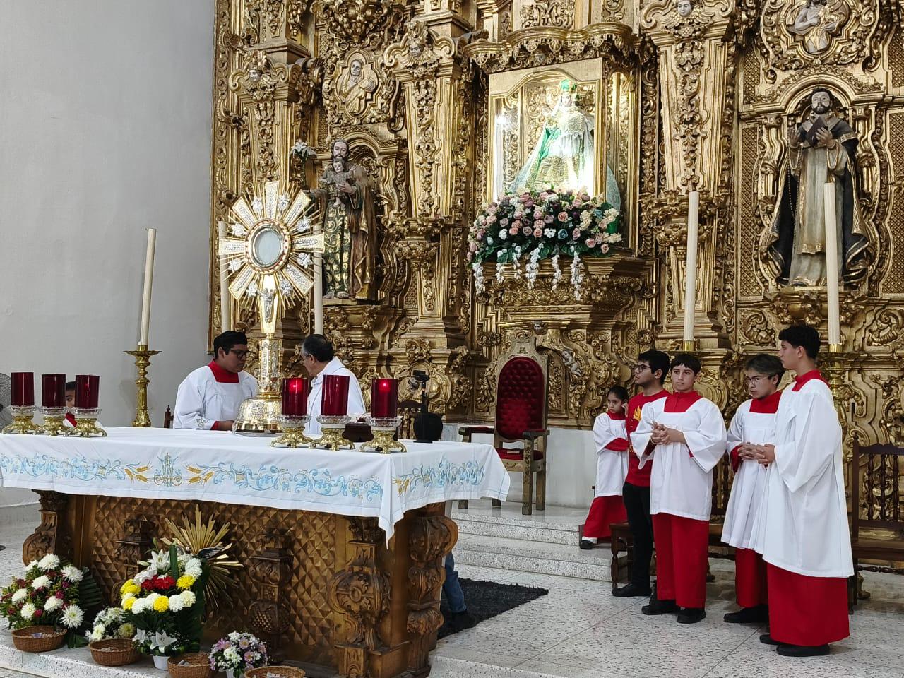 $!Bendicen en Rosario la primer capilla de adoración perpetua