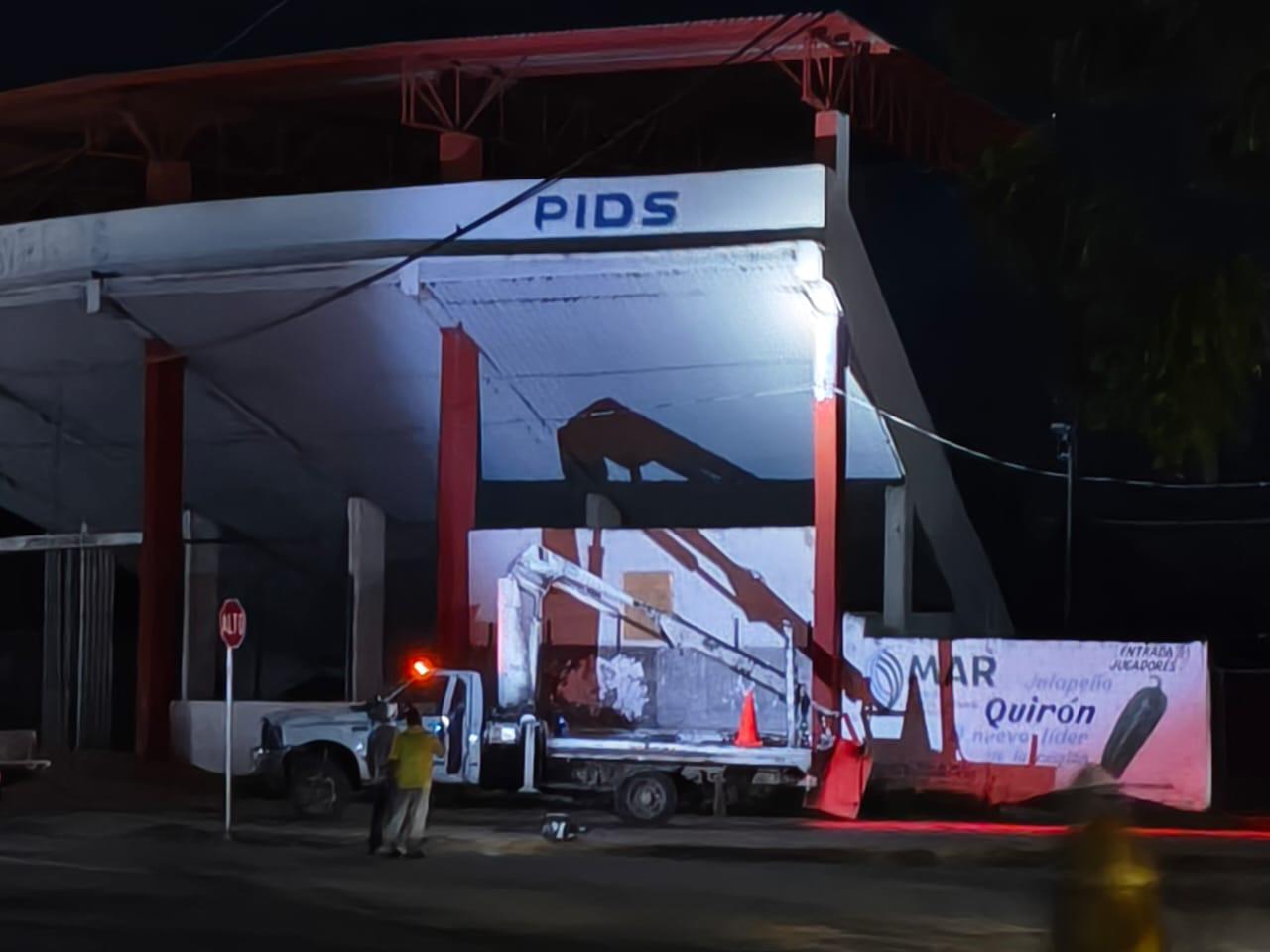 $!Coordinan acciones para erradicar panal de abejas en estadio de Rosario