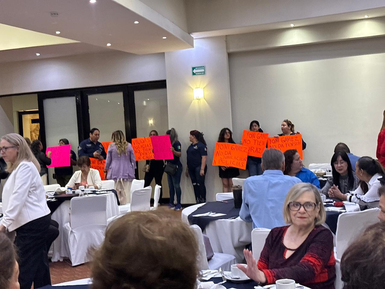 $!Alcaldesa de Choix descarta doble pensión a policías por falta de presupuesto; enfrenta protesta del colectivo Guerreros Azules