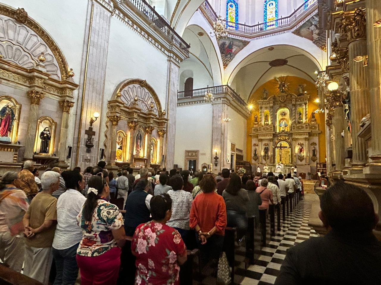 $!Resalta Obispo de Culiacán el sentido del Domingo de Resurrección durante misa en Catedral