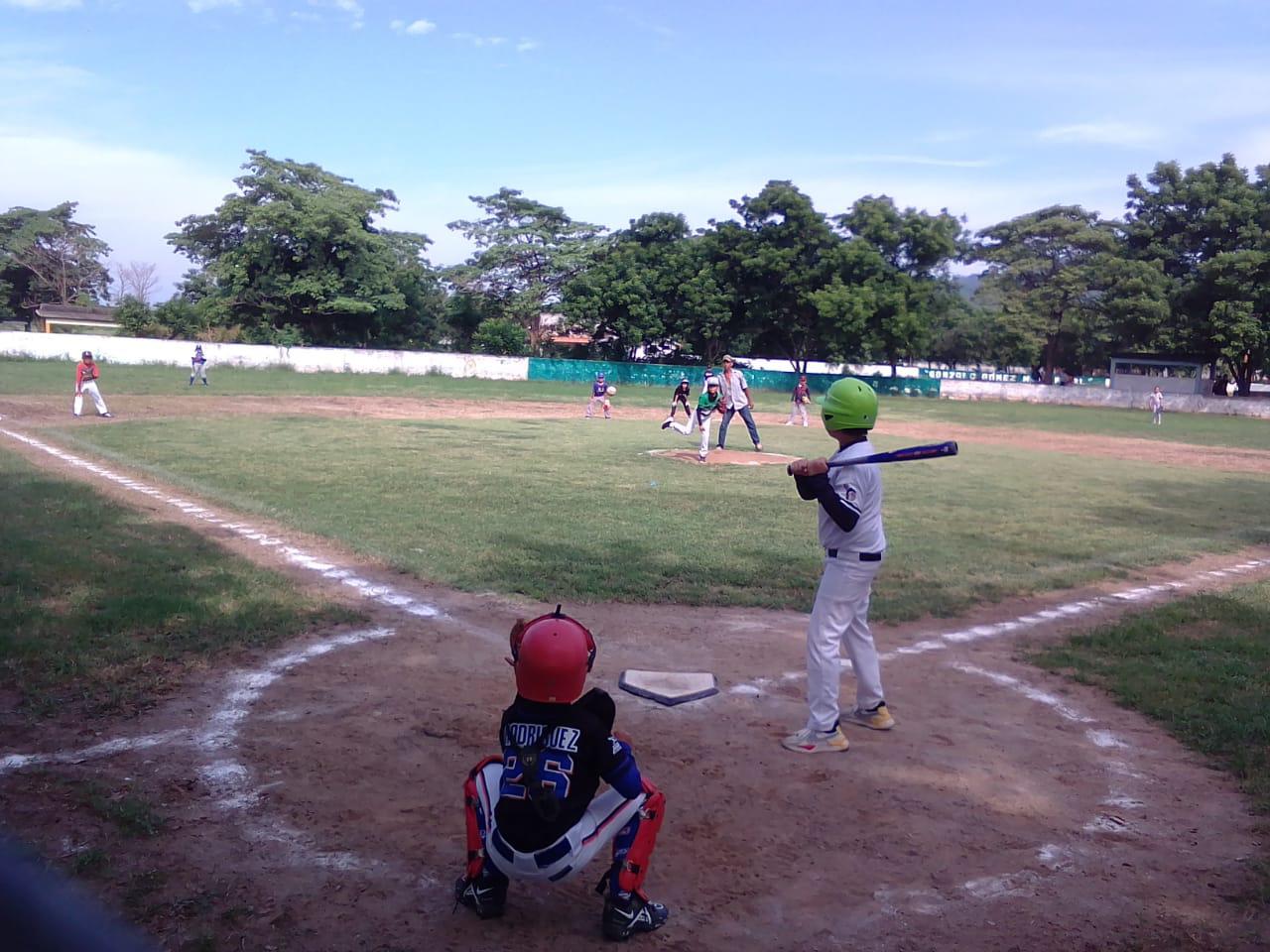 $!Peloteritos del Pelikanos se alistan para competir en la Copa del Pavo