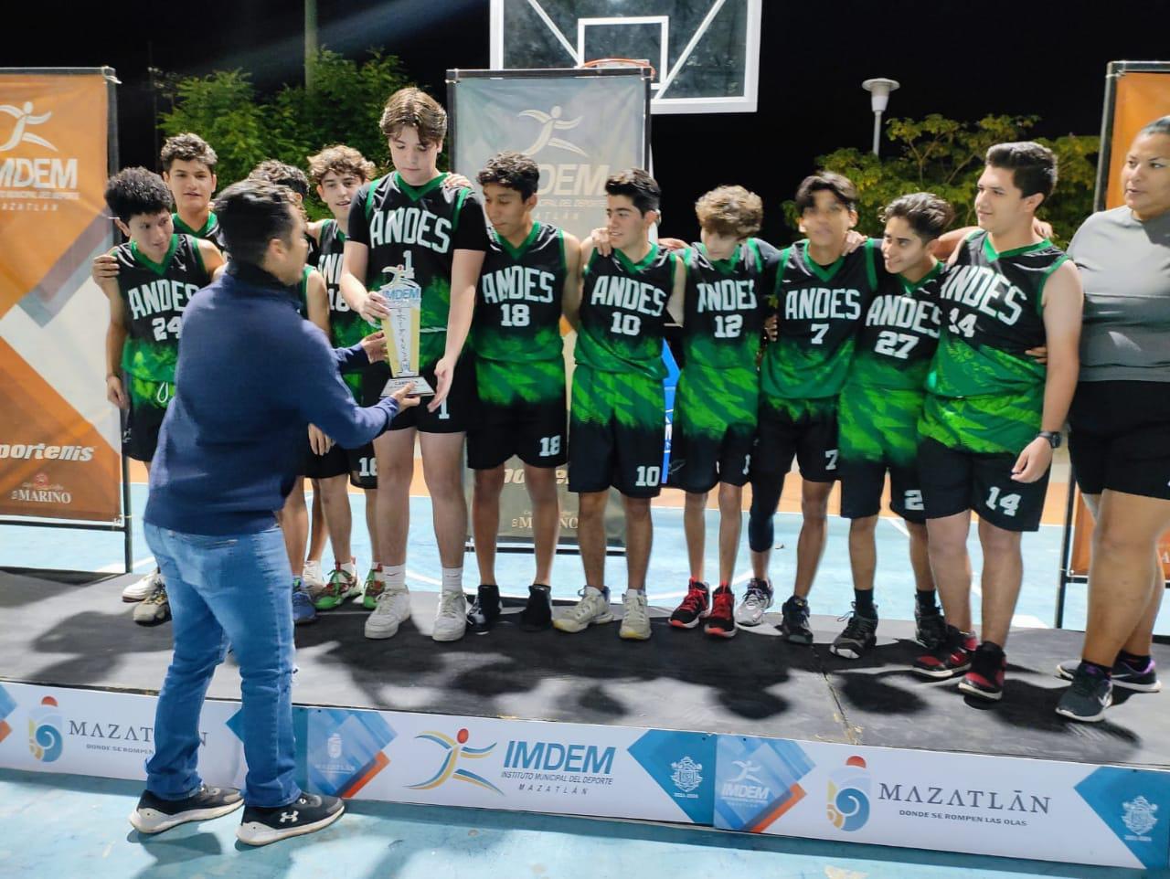 $!Premian a los mejores equipos de la Liga de Baloncesto Imdem