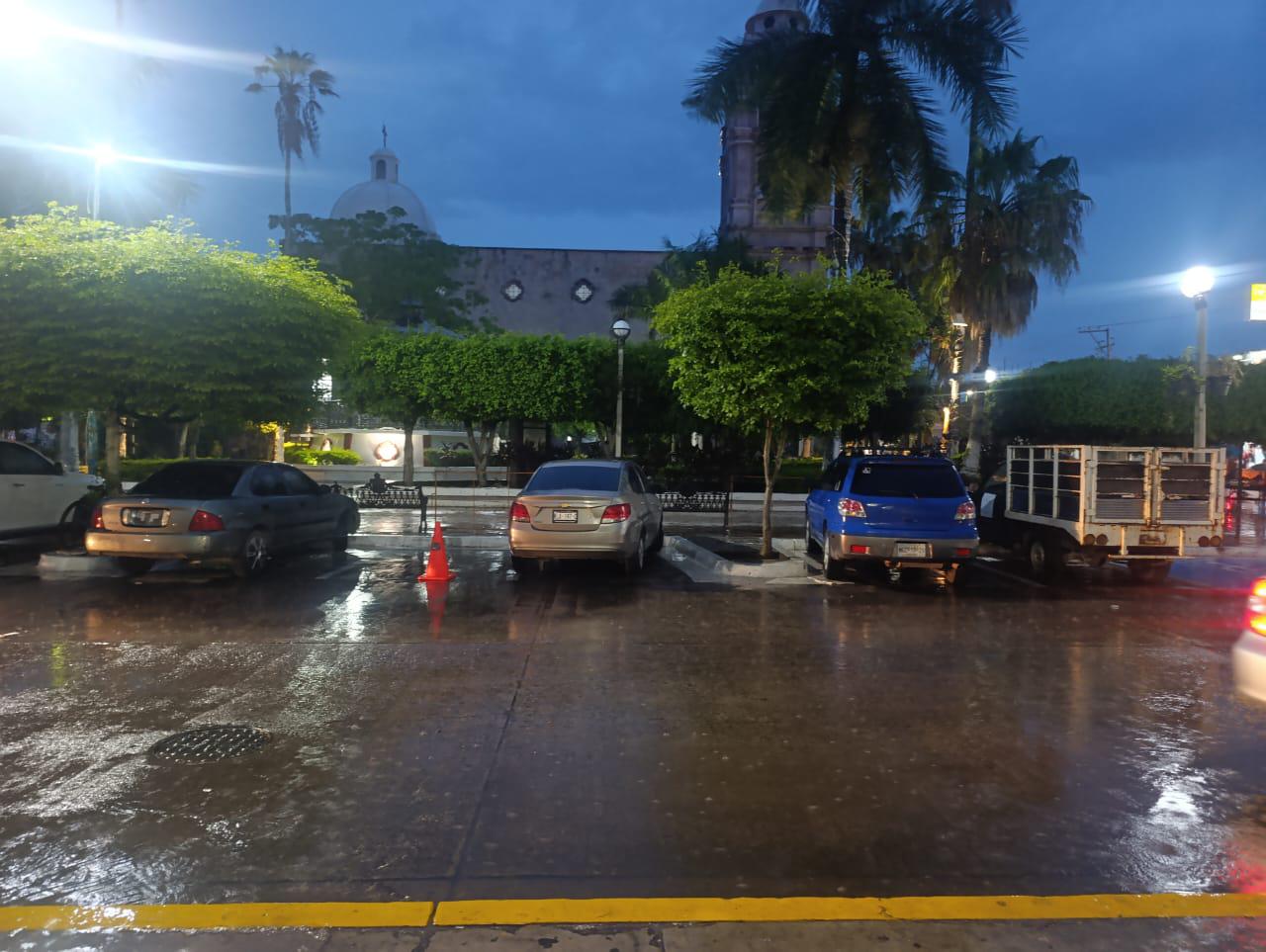 $!Lluvia intensa cae en Escuinapa tras jornada soleada