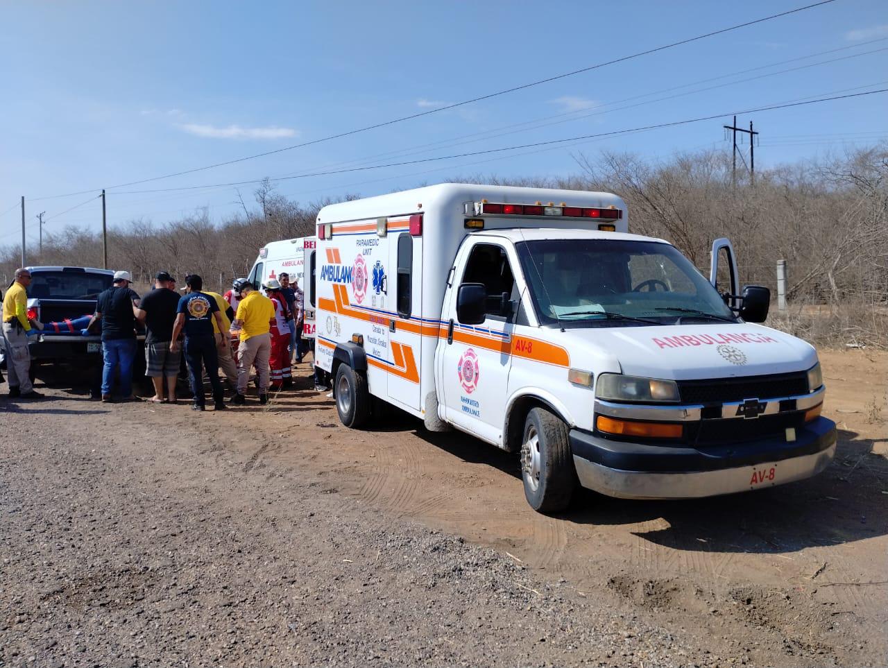 $!Deja 6 heridos choque entre dos autos en la libre Mazatlán-Culiacán