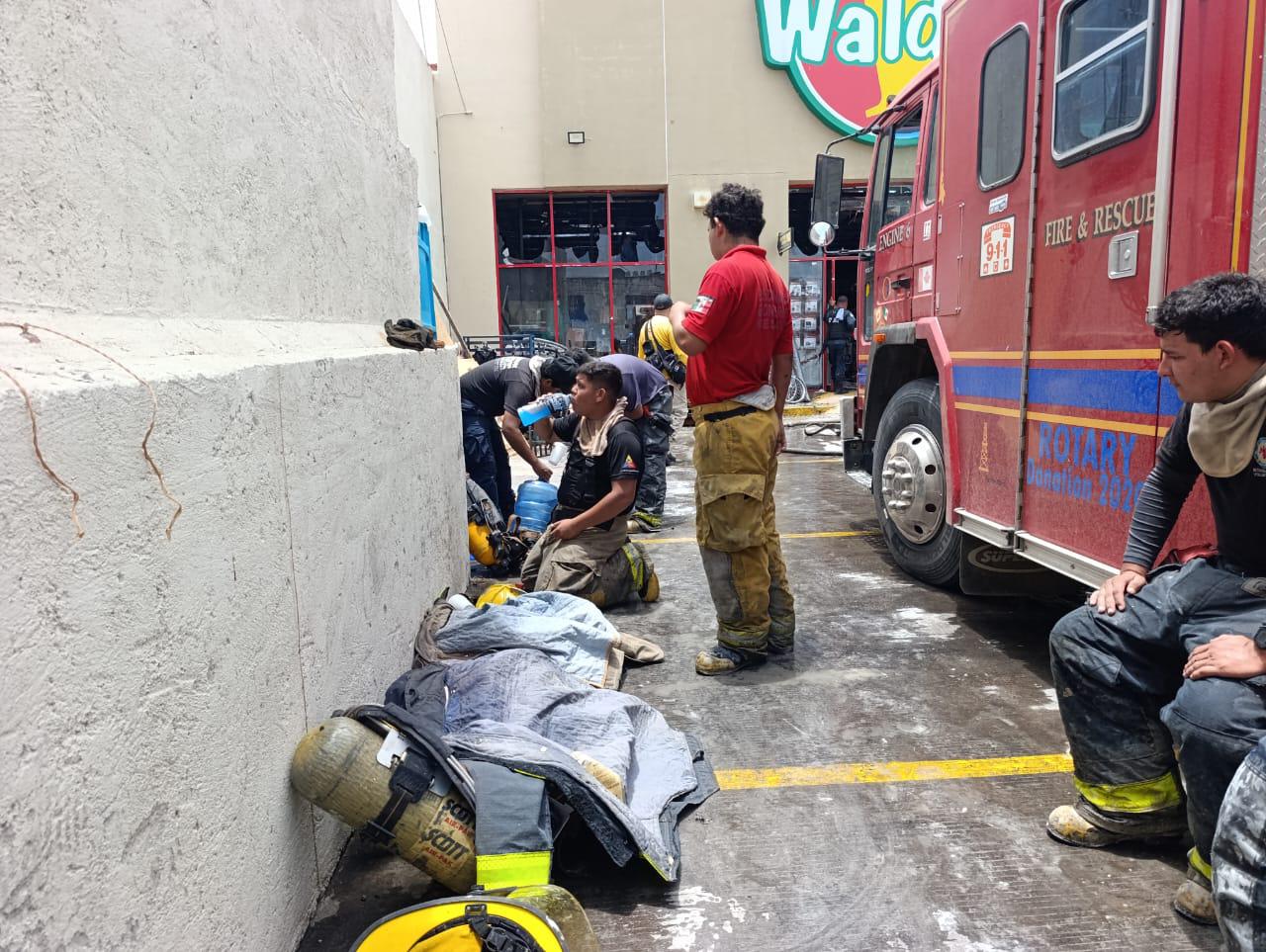 $!De nuevo se registra incendio en tienda de autoservicio en Escuinapa