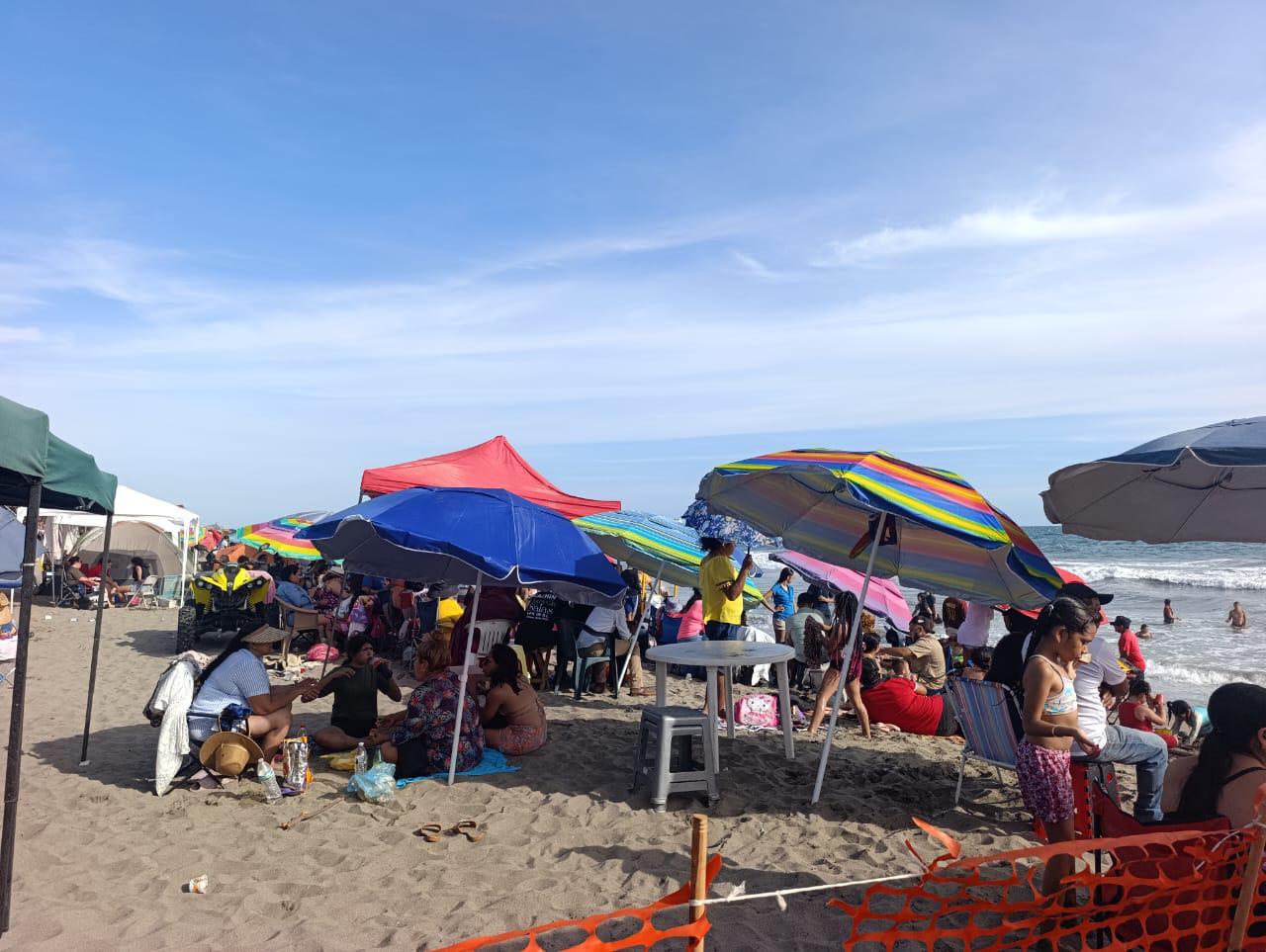 $!Fiestas del Mar de Las Cabras recibe hasta 40 mil asistentes en una noche y suma polémicas