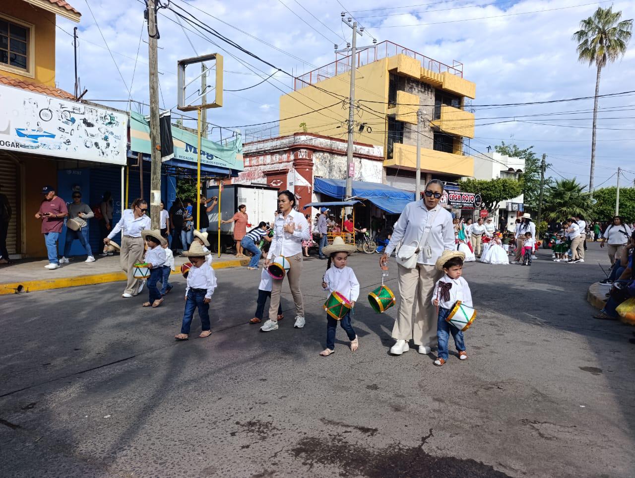 $!Jardines de Niños de Escuinapa honran a la Revolución Mexicana y a las Fuerzas Armadas