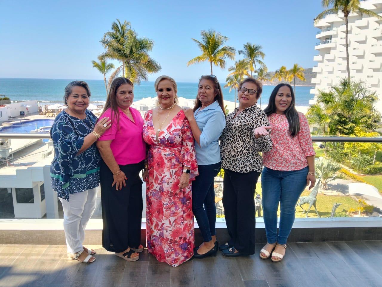 $!Carmen Aguirre, Carmela Orozco, Doris Osuna, Vicky Arias, Melvin Salazar y Rosalina Covarrubias.