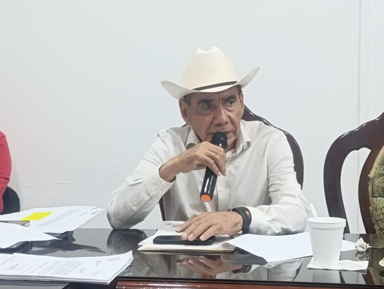 $!Exhorta regidor del PT a ‘ponerse las pilas’ ante la crisis de agua en Escuinapa