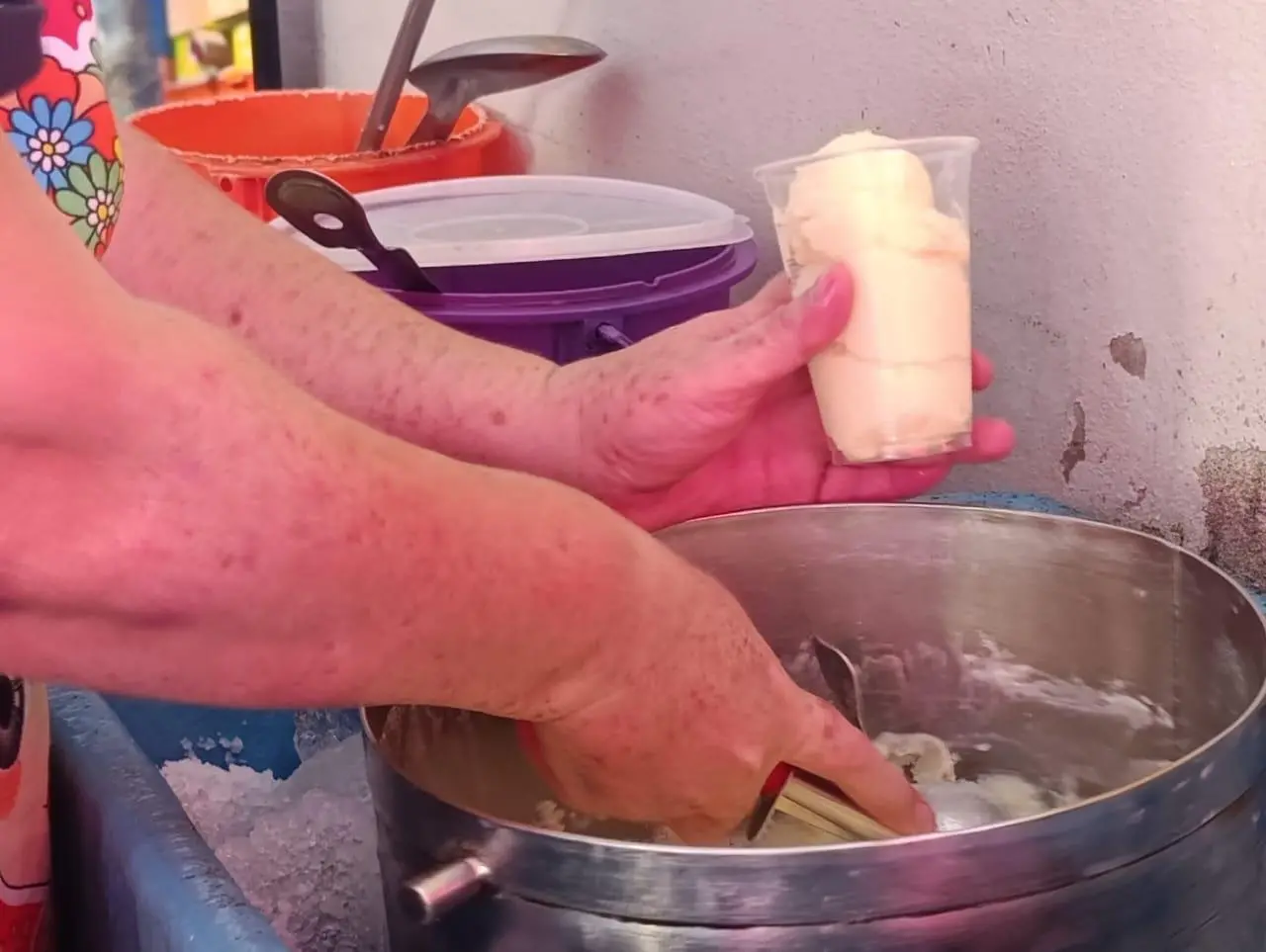 $!De la redacción a la nieve: Donaji ahora preserva una tradición en Escuinapa