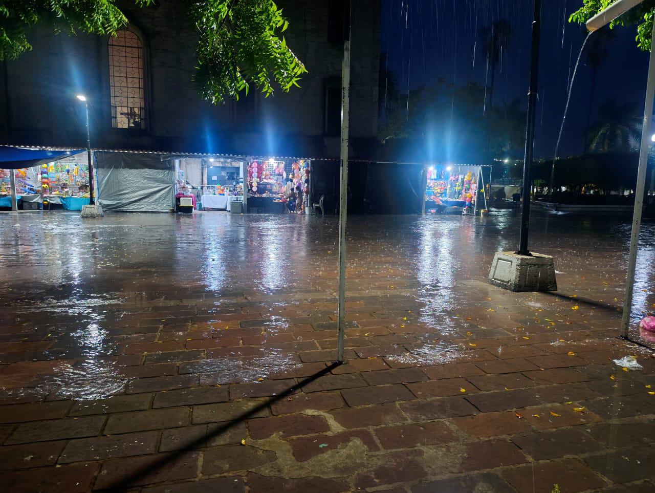 $!Lluvia intensa cae en Escuinapa tras jornada soleada