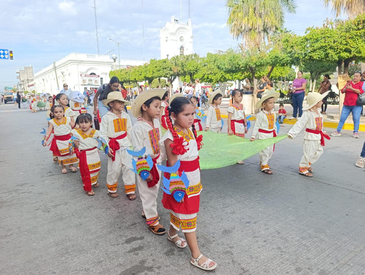 $!Jardines de Niños de Escuinapa honran a la Revolución Mexicana y a las Fuerzas Armadas