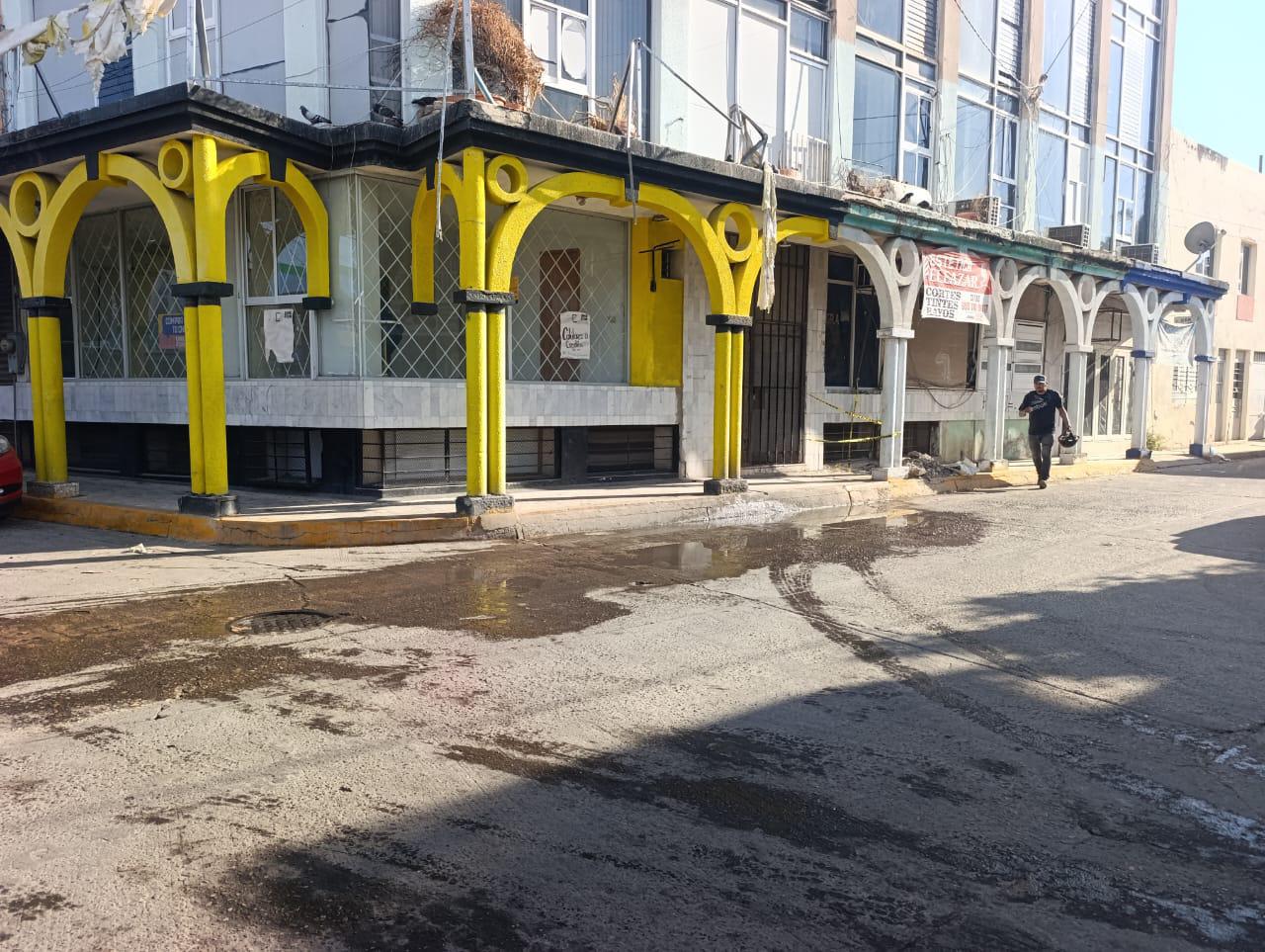 $!Piden en el Centro de Escuinapa resolver fugas de drenaje