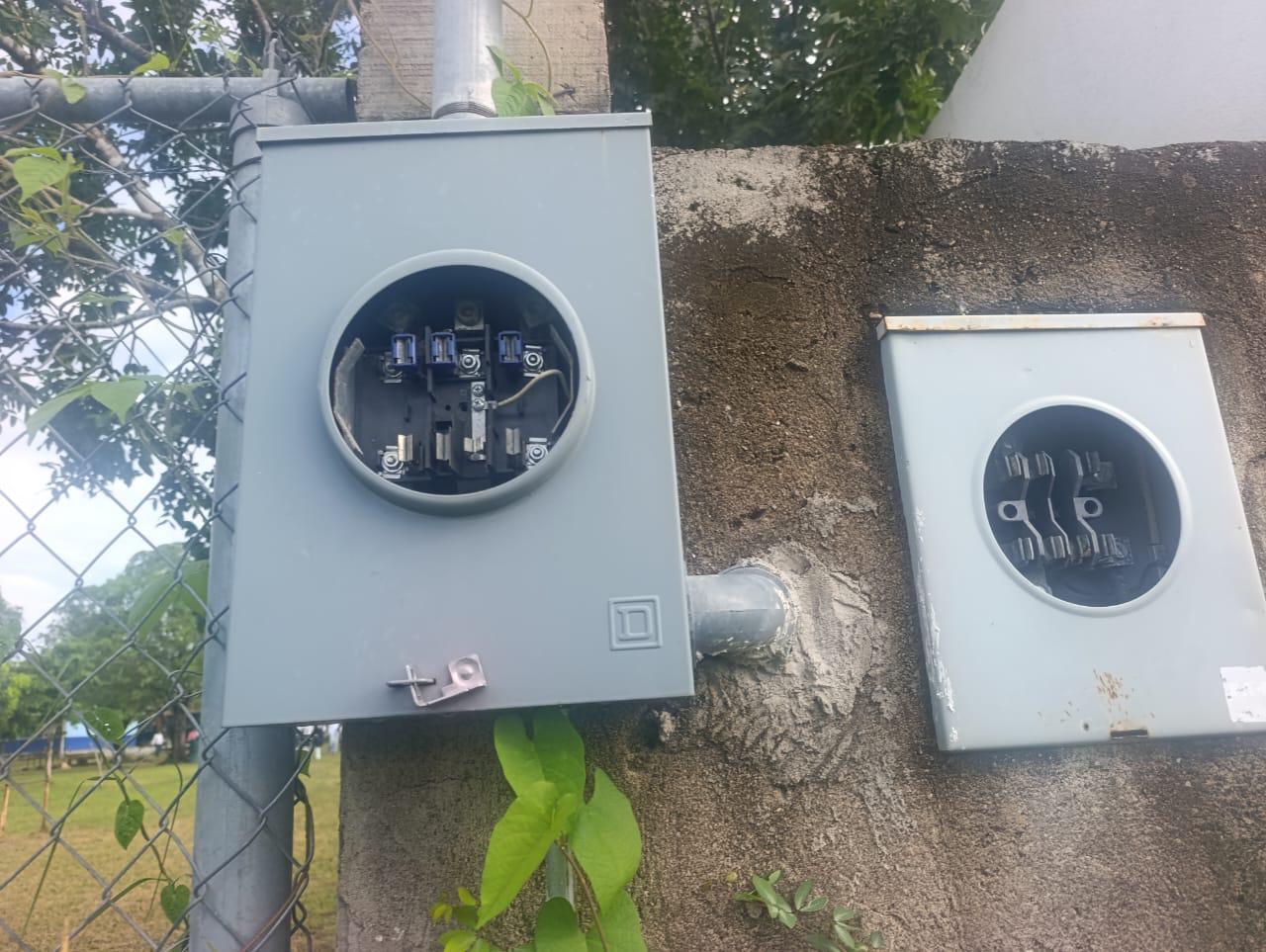 $!Dejan sin luz a secundaria de Escuinapa; se roban el medidor