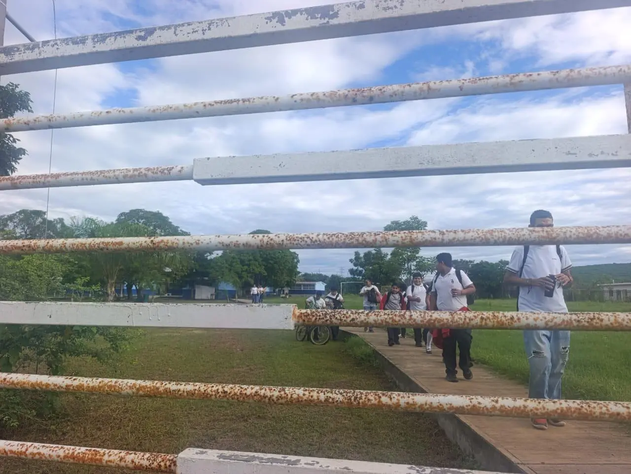 $!Dejan sin luz a secundaria de Escuinapa; se roban el medidor