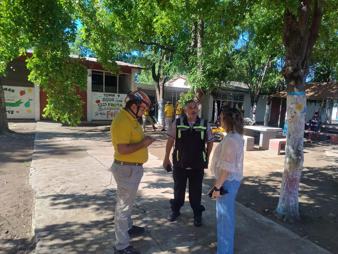 $!Evacúan a casi mil personas por fuga de gas en secundaria de Costa Rica, en Culiacán