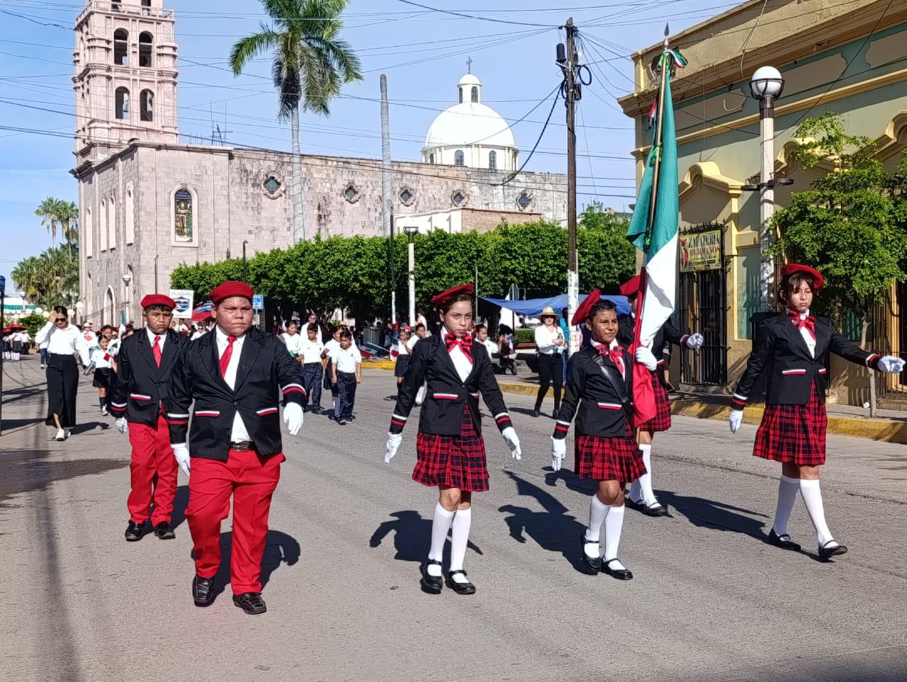 $!Marca desfile de Independencia de México una jornada de calor en Escuinapa