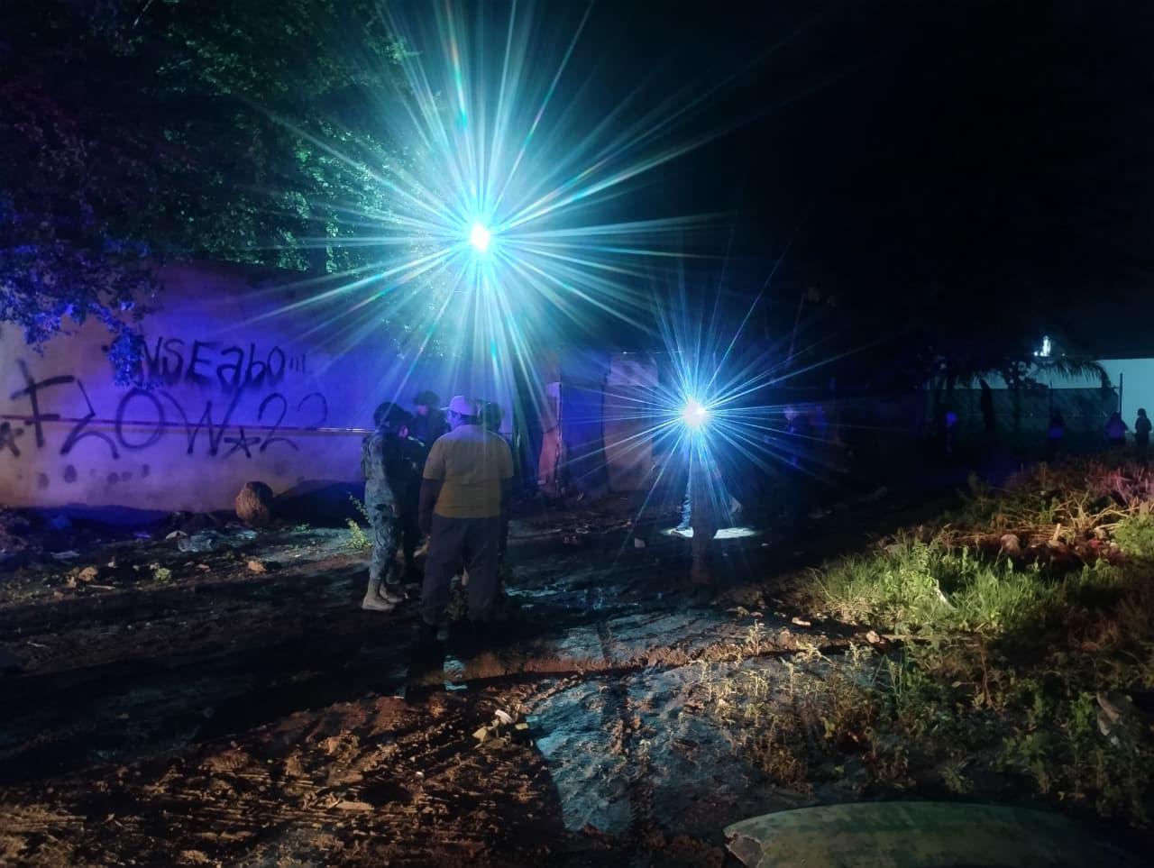 $!Ataque a balazos y con explosivos deja un muerto y una joven herida, en la colonia Jaripillo, en Mazatlán