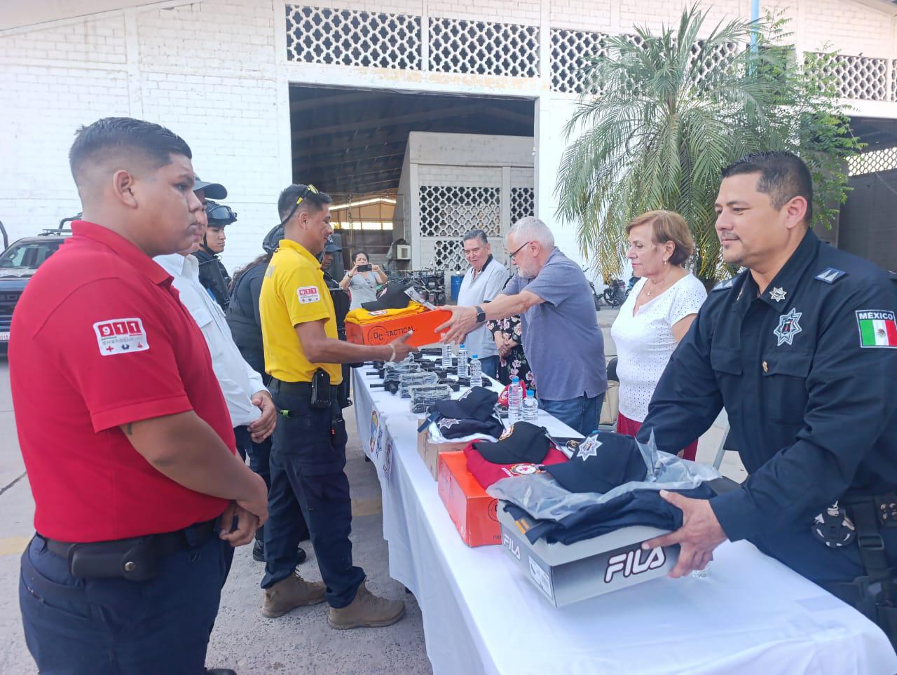 $!Entregan a Seguridad Pública de Escuinapa patrullas y armas