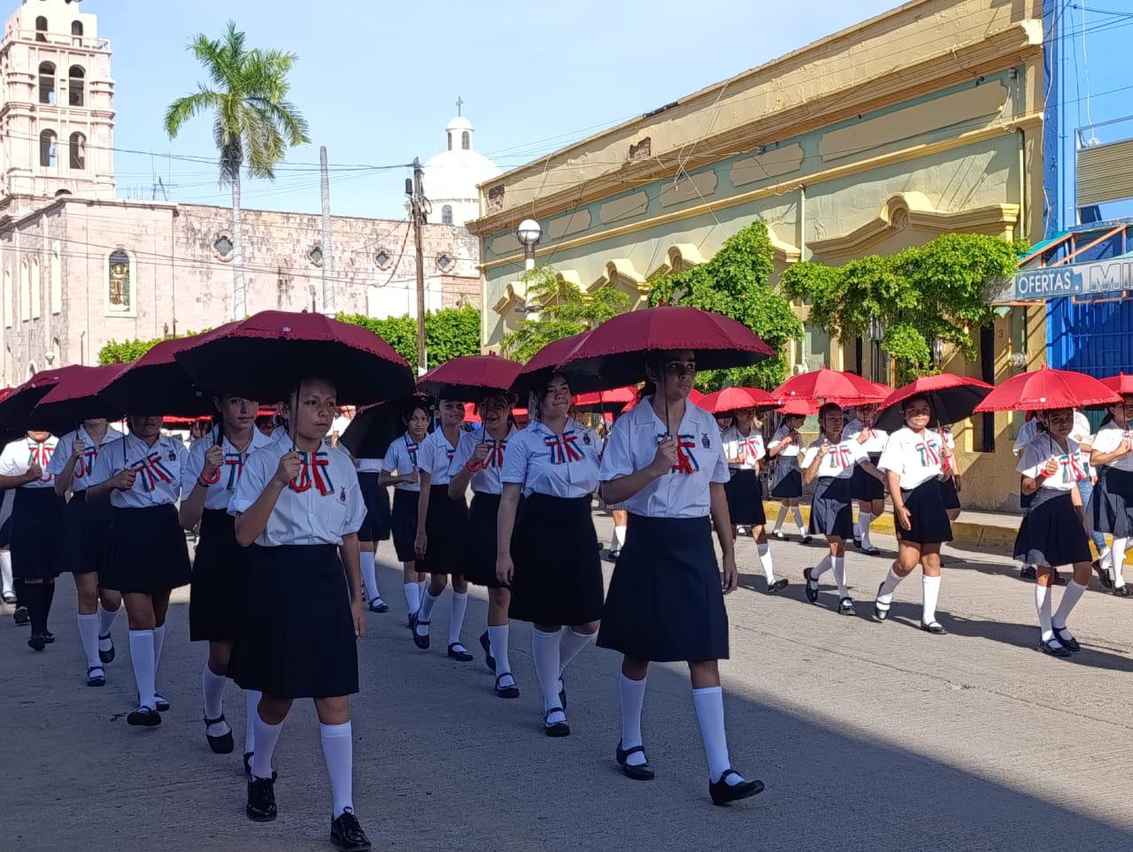 $!Marca desfile de Independencia de México una jornada de calor en Escuinapa