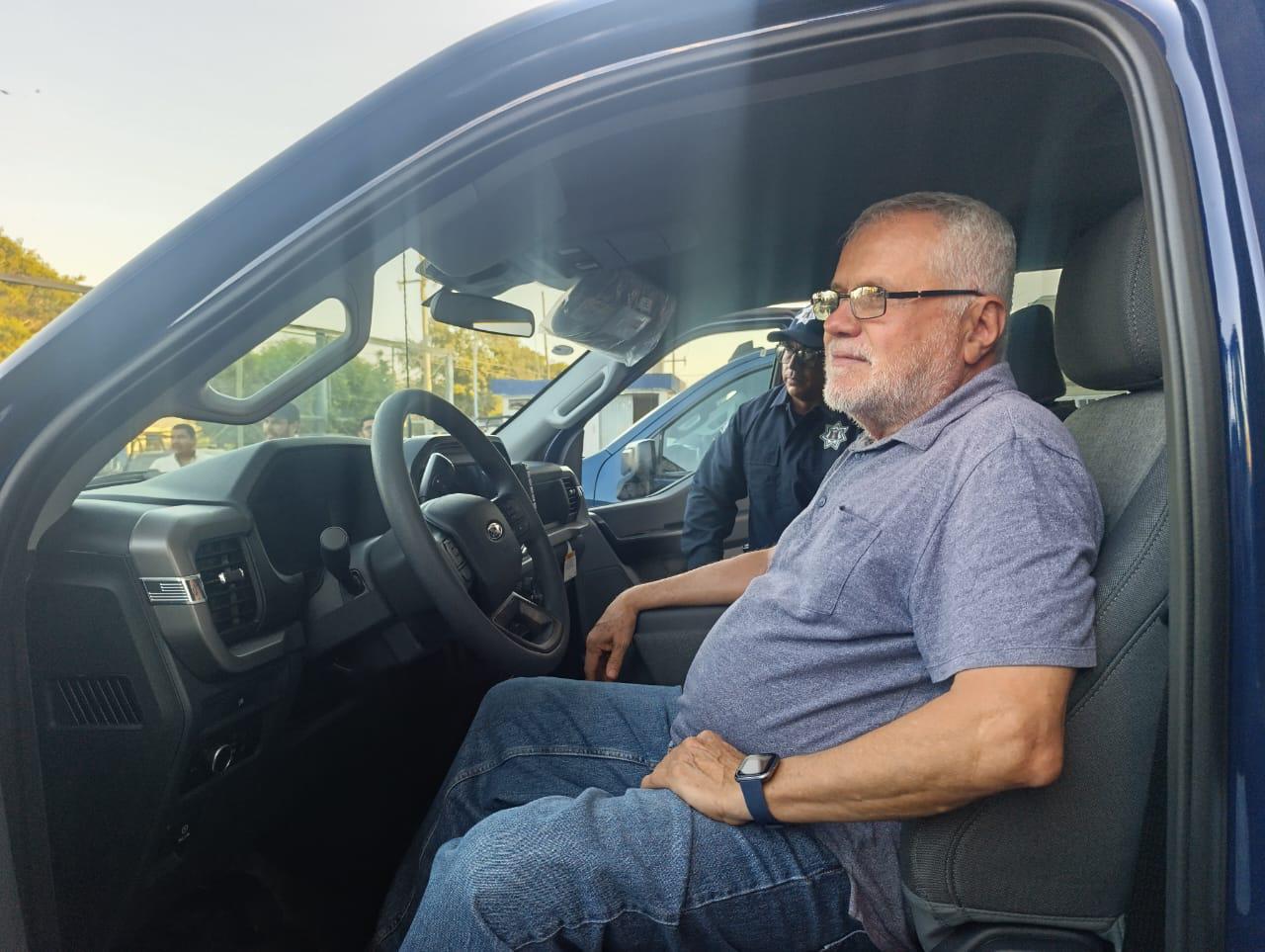 $!Entregan a Seguridad Pública de Escuinapa patrullas y armas