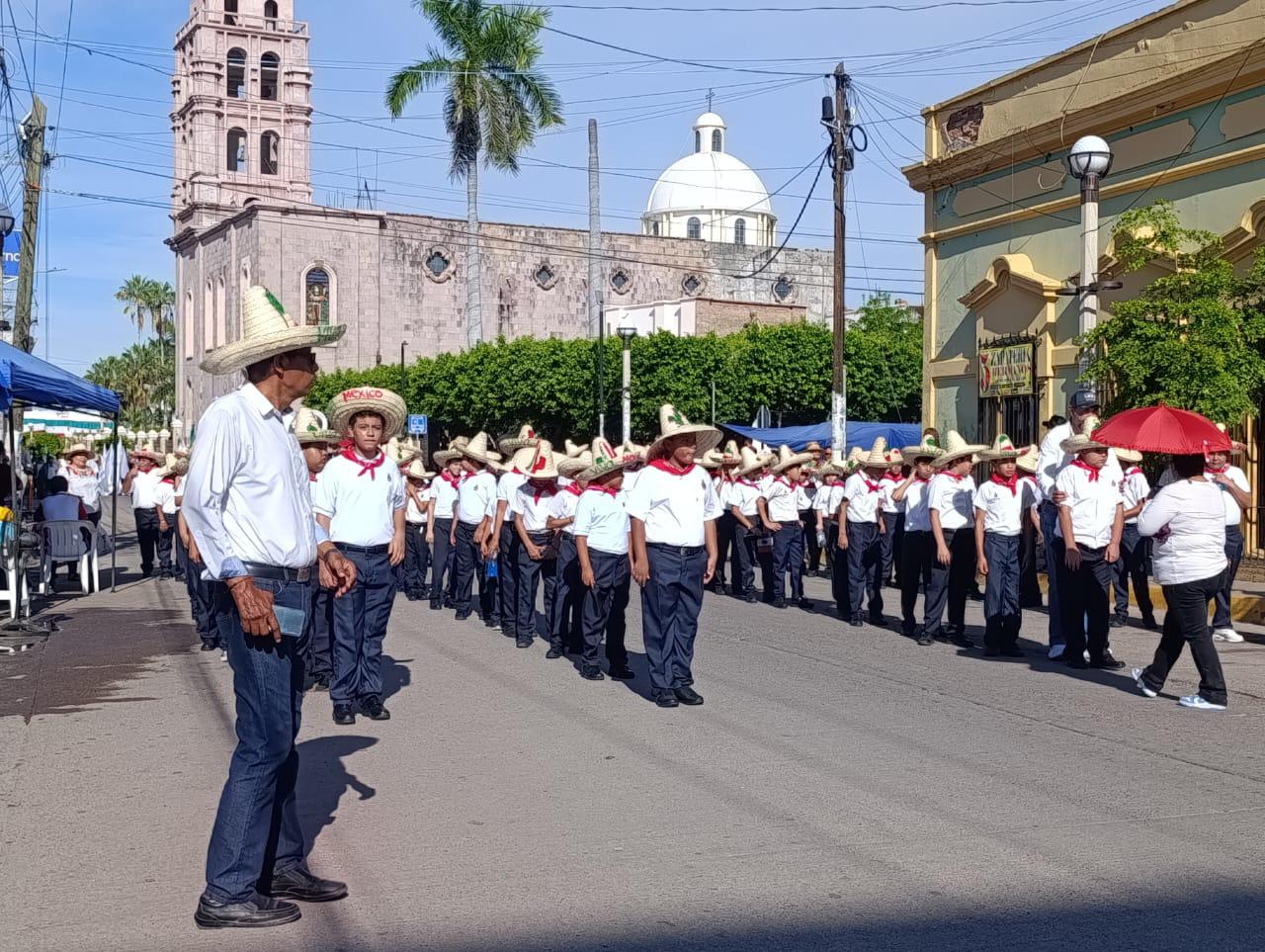 $!Marca desfile de Independencia de México una jornada de calor en Escuinapa