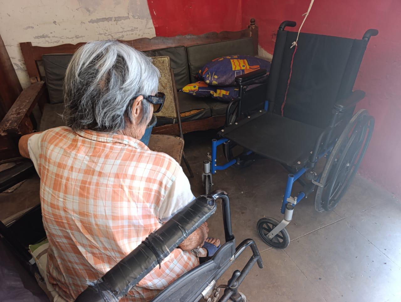 $!Doña Chicha ya tiene nueva silla de ruedas