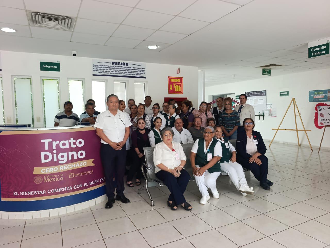 $!Trabajadores del Hospital IMSS Bienestar de Escuinapa mantienen protesta contra director