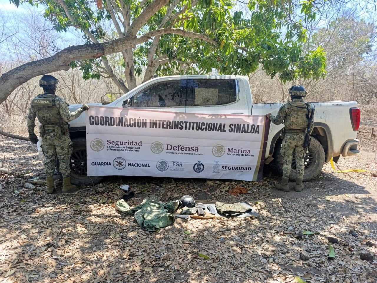 $!Decomisan en Rosario y Culiacán 7 vehículos, armas, municiones, cargadores, radios, droga y ponchallantas